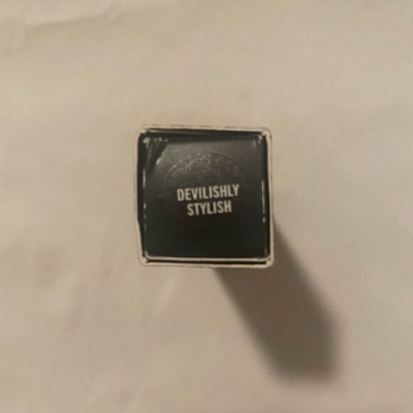 NIB MAC Venomous Villains Lipglass in “Devilishly Stylish” - Picture 4 of 4